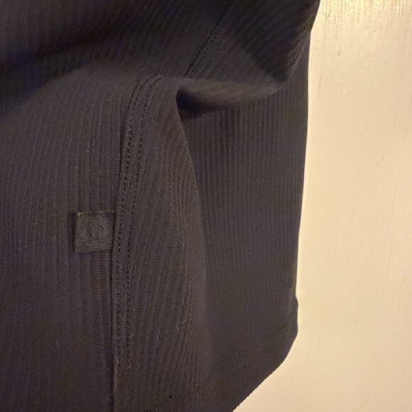 LULULEMON BLACK POWER PIVOT TRAINING TANK TOP SZ LARGE L WOMEN - Picture 3 of 3